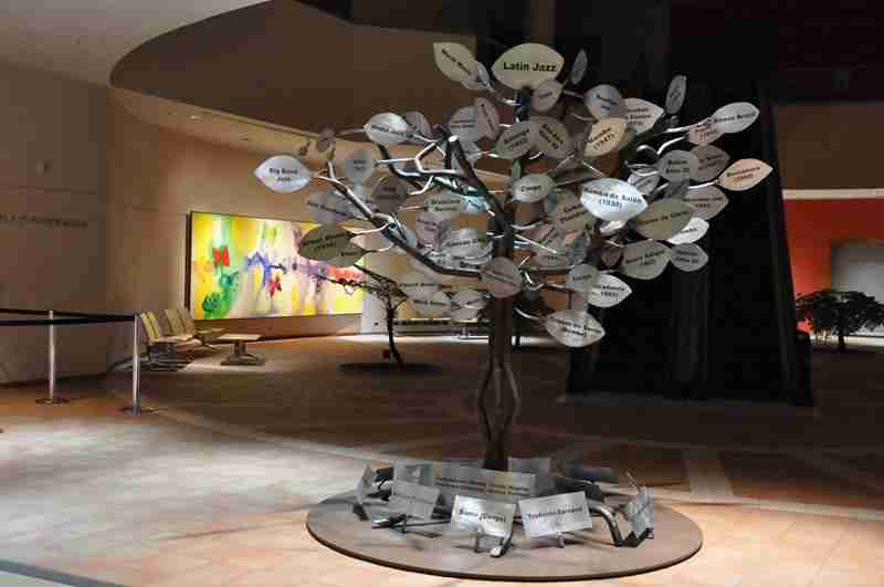 Árbol del Jazz. Obra de Ernesto Rodríguez en la colección del Centro León de Santiago, República Dominicana.